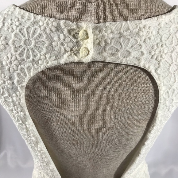 Francesca‘s Off-White Flower Cut-Out Back Dress - Picture 6 of 10